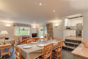 Dining - 6 Bed in Padstow (oc-p00774) (Constantine Bay)