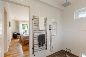 Iron/ironing board, free WiFi, bed sheets - 6 Bed in Padstow (oc-p00774) (Constantine Bay)