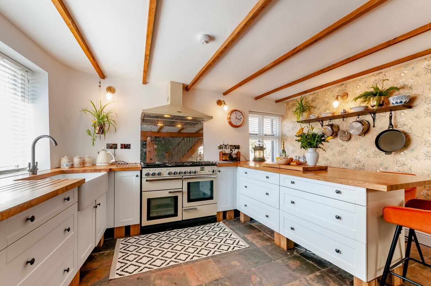 Microwave, oven, dishwasher, cookware/dishes/utensils