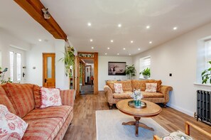 TV - 3 Bed in Sandwich (oc-g31050) (Sandwich)