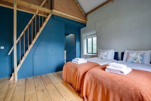 Planxa i posts de planxar, wifi gratuïta i roba de llit 