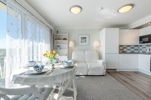 TV - 2 Bed in Freshwater East (oc-v31889) (Freshwater East)
