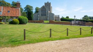 Property grounds - 2 Bed in Heacham (oc-2013) (Heacham)