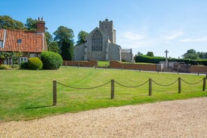 Property grounds - 2 Bed in Heacham (oc-2013) (Heacham)