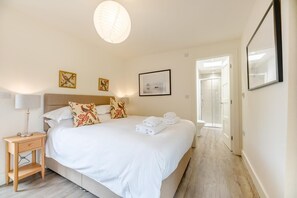 3 bedrooms, travel cot, free WiFi, bed sheets