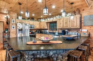 Fridge, microwave, oven, stovetop - Spacious Gatlinburg getaway spacious for up to 12 guests. (Gatlinburg)