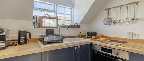 Oven, cookware/dishes/utensils