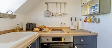 Oven, cookware/dishes/utensils