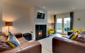 TV, fireplace - 4 Bed in Beadnell (oc-gd1280) (Beadnell)