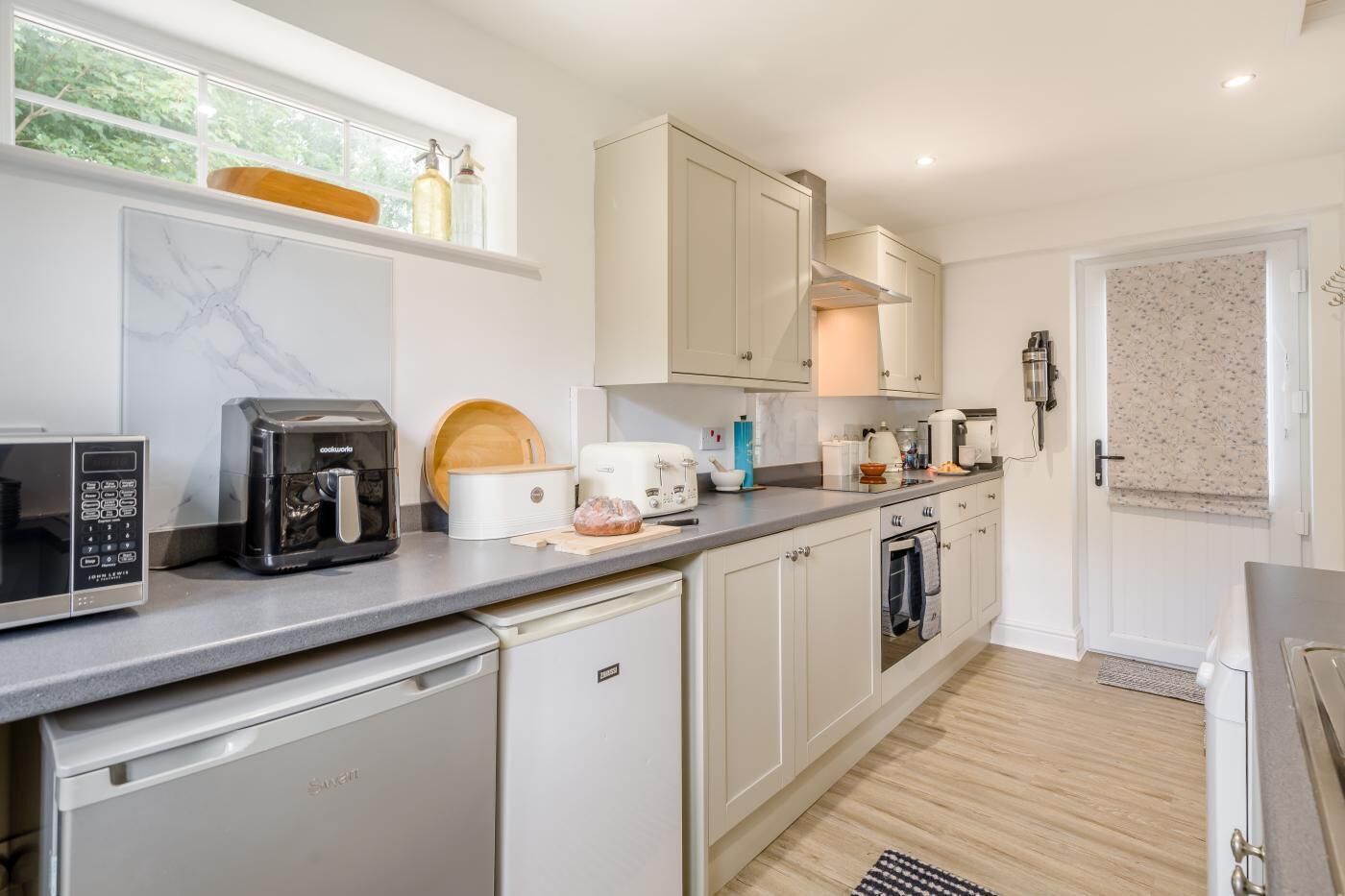 Microwave, oven, cookware/dishes/utensils