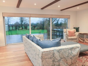 Living area - Peewit Coach House (Moreton-in-Marsh)