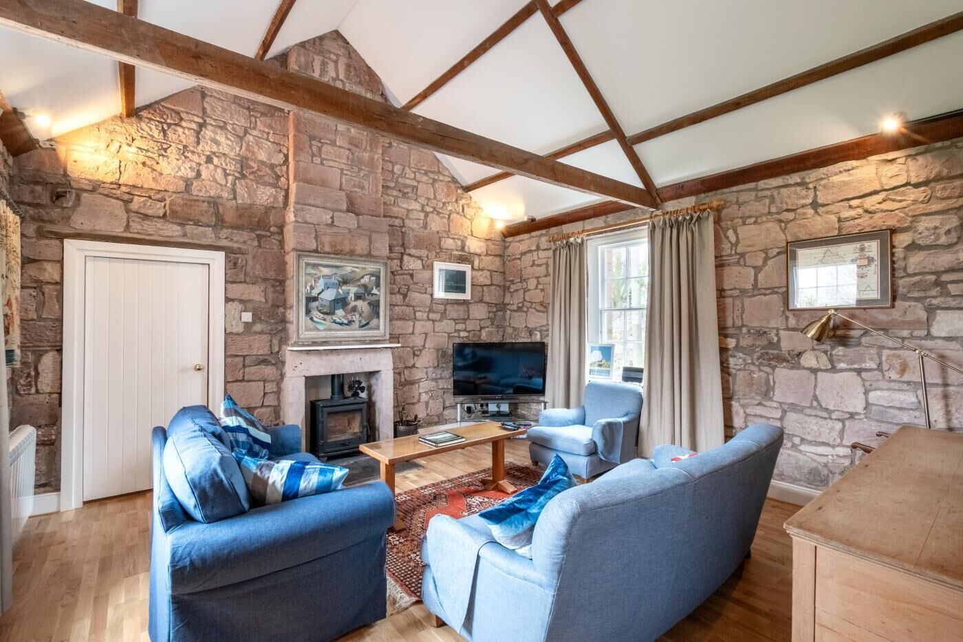 Télévision, cheminée