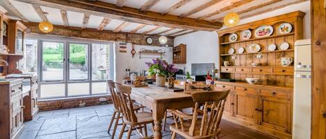 Microwave, oven, dishwasher, cookware/dishes/utensils