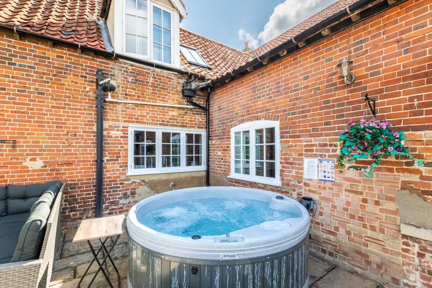 Outdoor spa tub