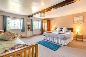 4 Schlafzimmer, Bügeleisen/Bügelbrett, Reisekinderbett, kostenloses WLAN