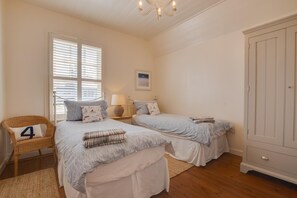 Iron/ironing board, travel cot, free WiFi, bed sheets - 2 Bed in Bamburgh (oc-gd1345) (Bamburgh)