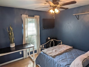 Room - Avery’s Place — Perfect Base for Games & Getaways (Stillwater)