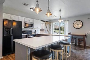 Private kitchen - Avery’s Place — Perfect Base for Games & Getaways (Stillwater)