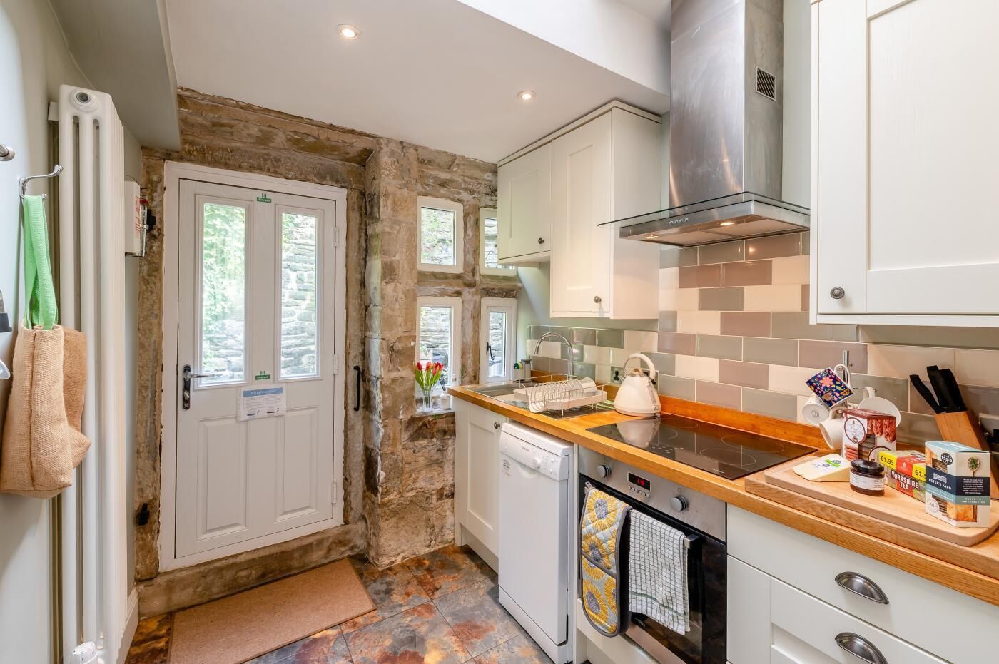 微波爐、焗爐、洗碗機、高腳椅