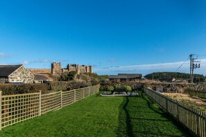 Outdoor dining - 2 Bed in Bamburgh (oc-gd1352) (Bamburgh)