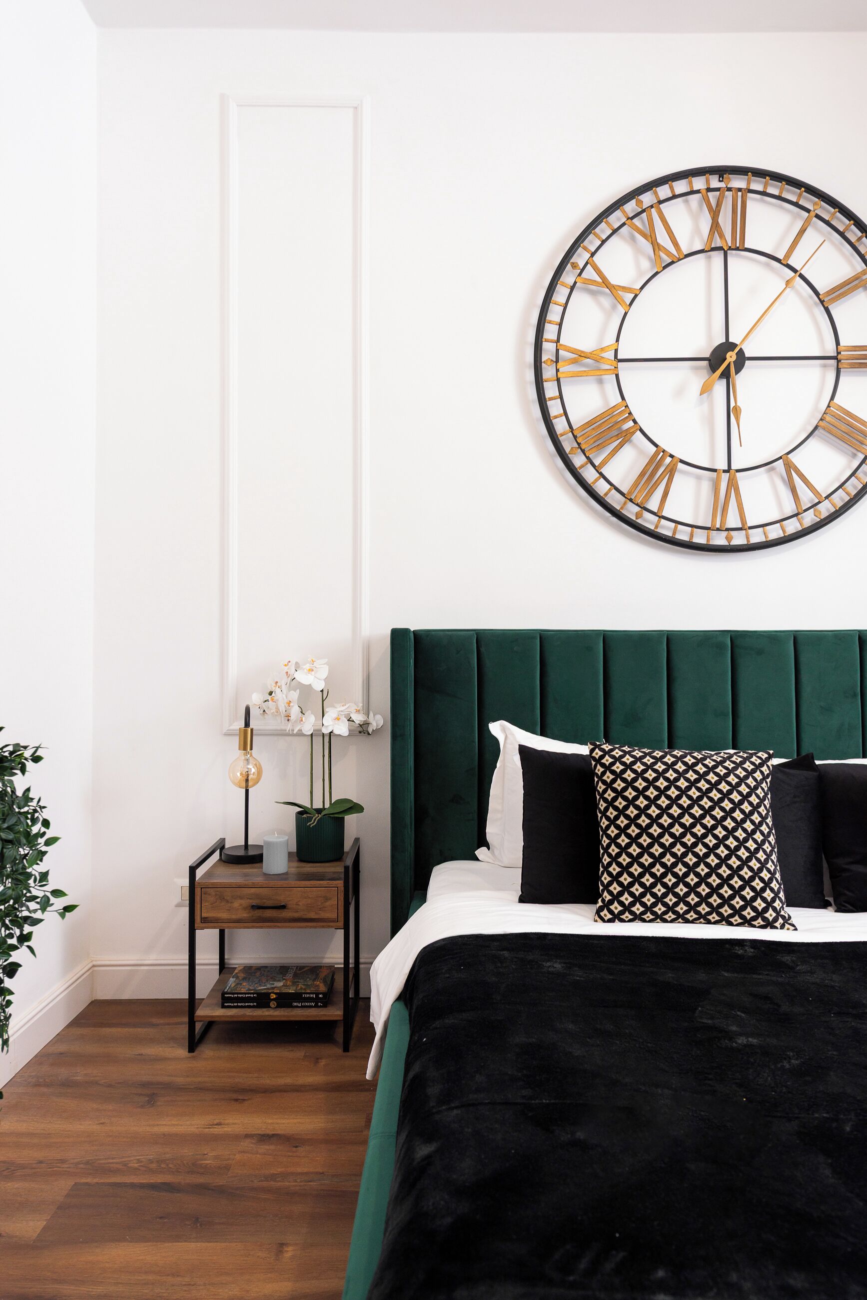 Iron/ironing board, travel crib, free WiFi, bed sheets