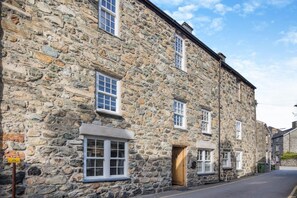 Exterior - 3 Bed in Dolgellau (oc-h31822) (Dolgellau)