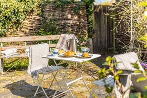 Outdoor dining - 3 Bed in St. Teath (oc-r31945) (Saint Teath)
