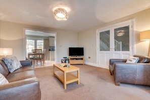 TV - 4 Bed in North Sunderland (oc-gd0238) (North Sunderland)