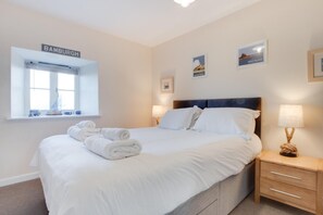 Iron/ironing board, travel cot, free WiFi, bed sheets - 2 Bed in Waren Mill (oc-gd0212) (Waren Mill)