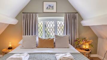 Iron/ironing board, travel cot, free WiFi, bed sheets