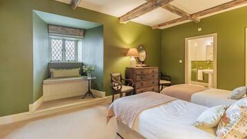Iron/ironing board, travel cot, free WiFi, bed sheets