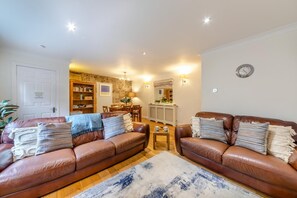 TV - 2 Bed in Bamburgh (oc-gd1273) (Bamburgh)