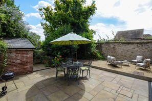 Outdoor dining - 2 Bed in Ludlow (oc-d31885) (Ludlow)