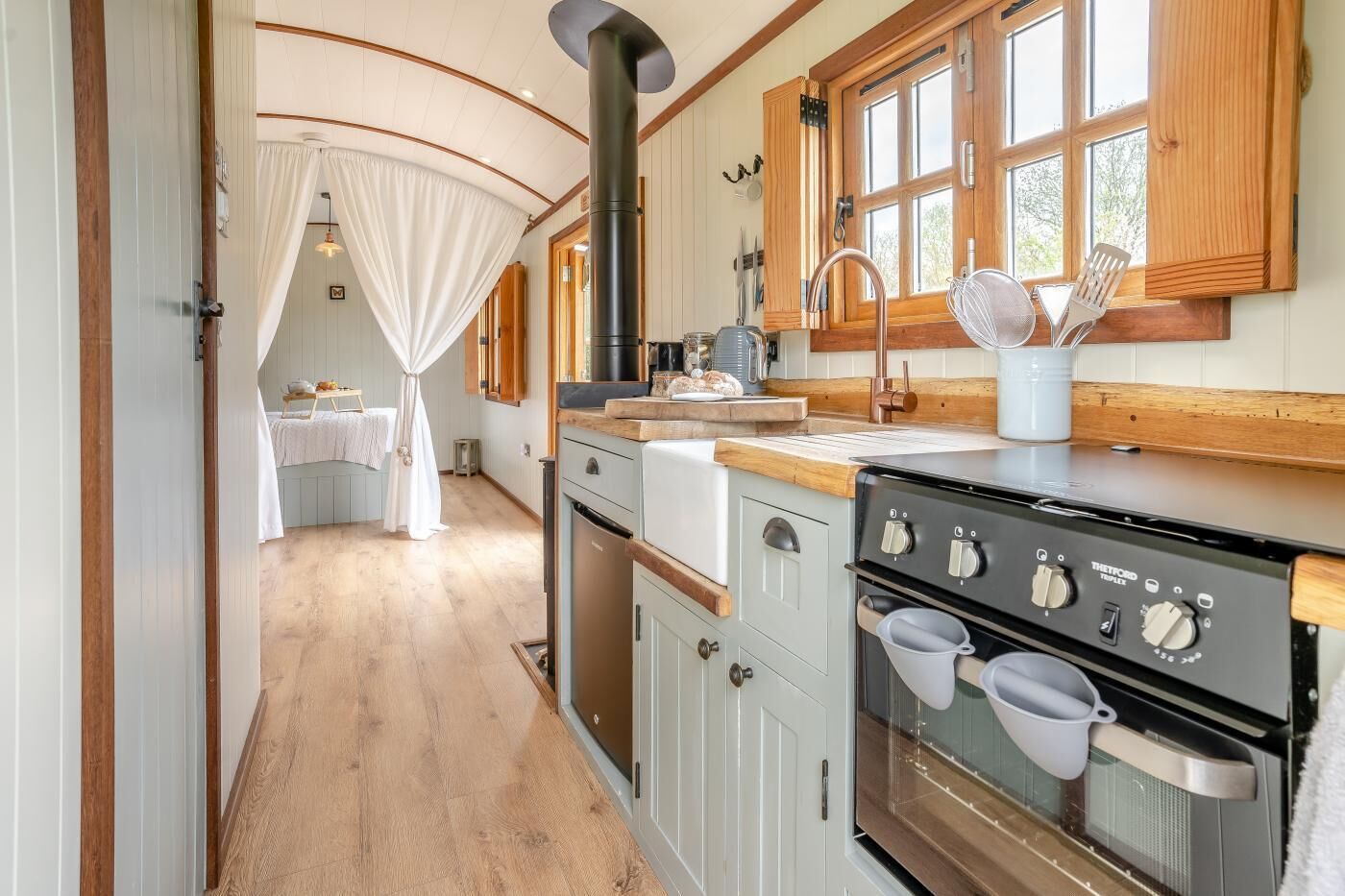 Oven, cookware/dishes/utensils