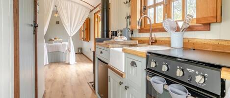 Oven, cookware/dishes/utensils