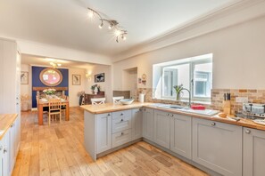 Oven, dishwasher, high chair, cookware/dishes/utensils - 4 Bed in Bamburgh (oc-gd1297) (Bamburgh)