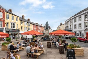 Outdoor dining - 1 Bed in Bronllys (oc-t31949) (Bronllys)