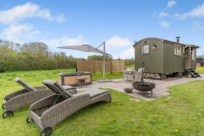 Outdoor spa tub - 1 Bed in Bronllys (oc-t31949) (Bronllys)