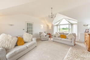 TV, fireplace - 4 Bed in Bamburgh (oc-gd0268) (Bamburgh)