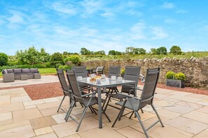 Outdoor dining - 4 Bed in Bamburgh (oc-gd0268) (Bamburgh)