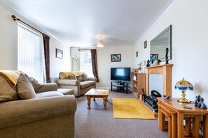 TV - 2 Bed in Saltburn-by-the-Sea (oc-cl004) (Saltburn-by-the-Sea)