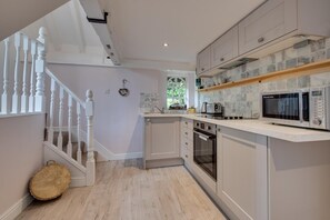 Oven, cookware/dishes/utensils