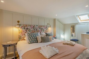 Travel cot, free WiFi, bed sheets - 3 Bed in Lyme Regis (oc-s31839) (Lyme Regis)