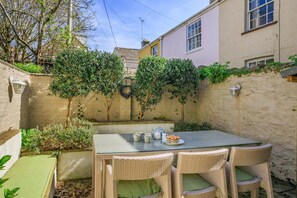 Outdoor dining - 3 Bed in Lyme Regis (oc-s31839) (Lyme Regis)