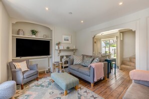 TV - 3 Bed in Lyme Regis (oc-s31839) (Lyme Regis)