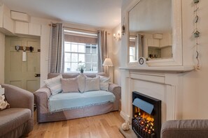 Living area - 3 Bed in Whitby (oc-w454) (Whitby)