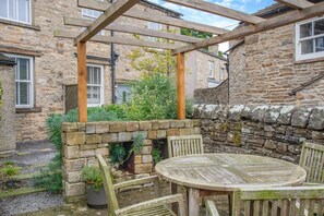 Outdoor dining - 3 Bed in Carperby (oc-ds058) (Carperby)