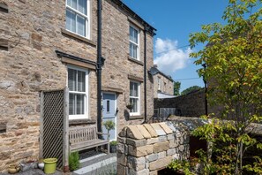 Exterior - 3 Bed in Carperby (oc-ds058) (Carperby)