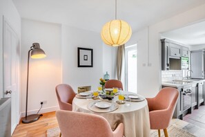 Dining - 2 Bed in Whitstable (oc-w31887) (Whitstable)