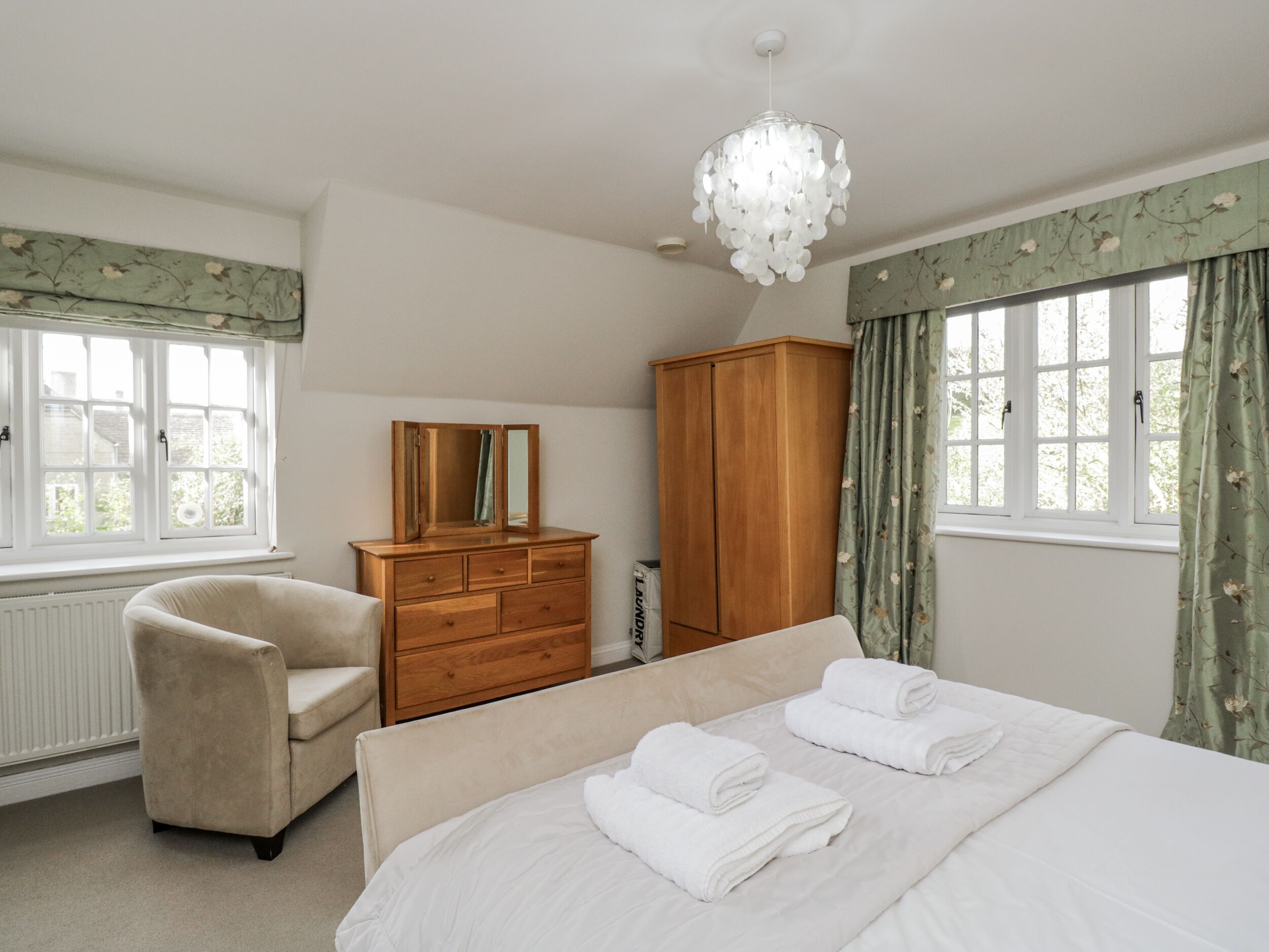 4 bedrooms, individually decorated, individually furnished, free WiFi